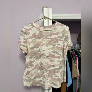 Old Navy Women’s Short Sleeve Large Camoflauge Tshirt. Gently Used